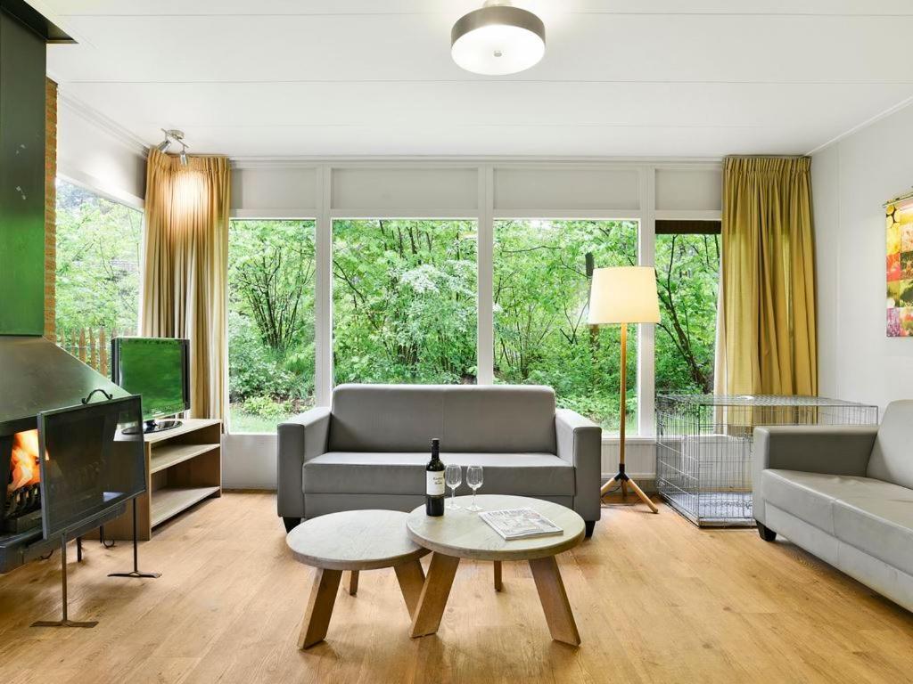 Comfort 6-Person Dog Bungalow In The Holiday Park Landal Heideheuvel Beekbergen Esterno foto