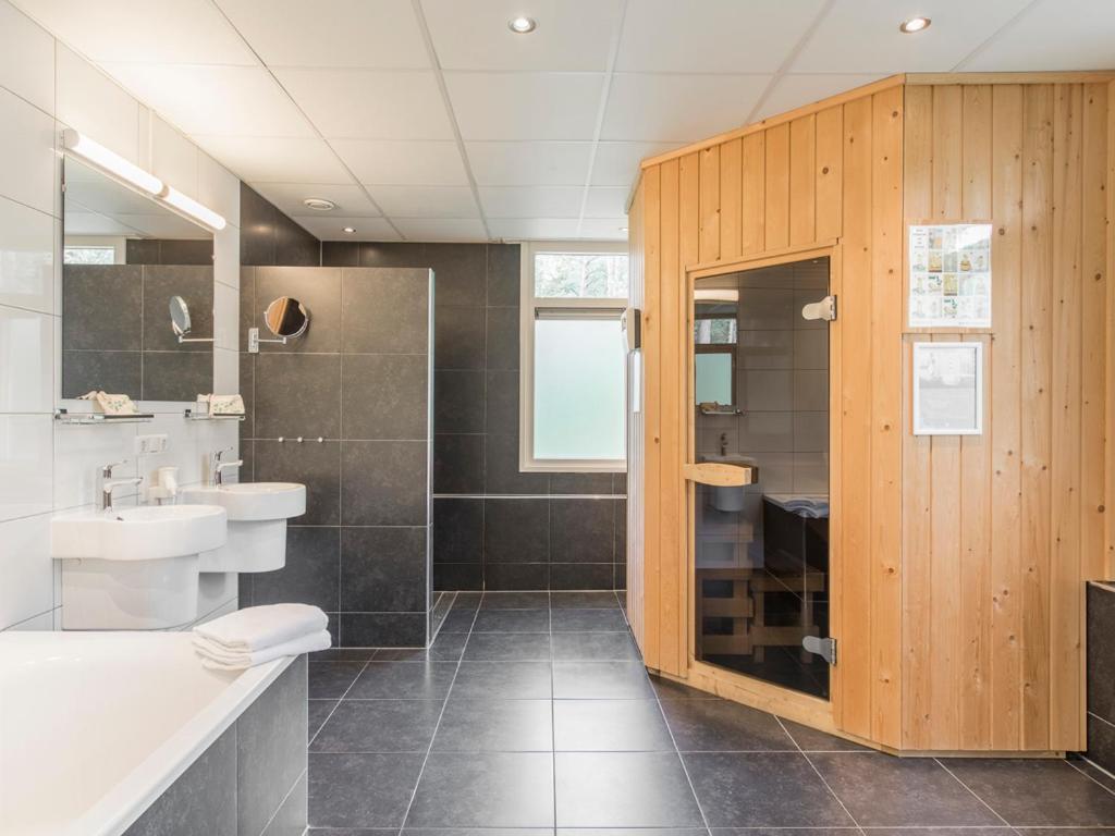 Comfort 6-Person Dog Bungalow In The Holiday Park Landal Heideheuvel Beekbergen Camera foto
