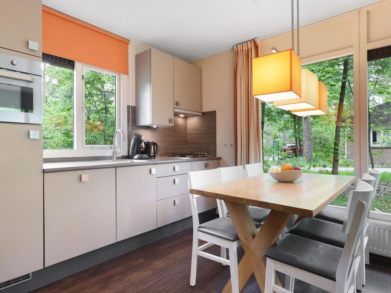 Comfort 6-Person Dog Bungalow In The Holiday Park Landal Heideheuvel Beekbergen Camera foto