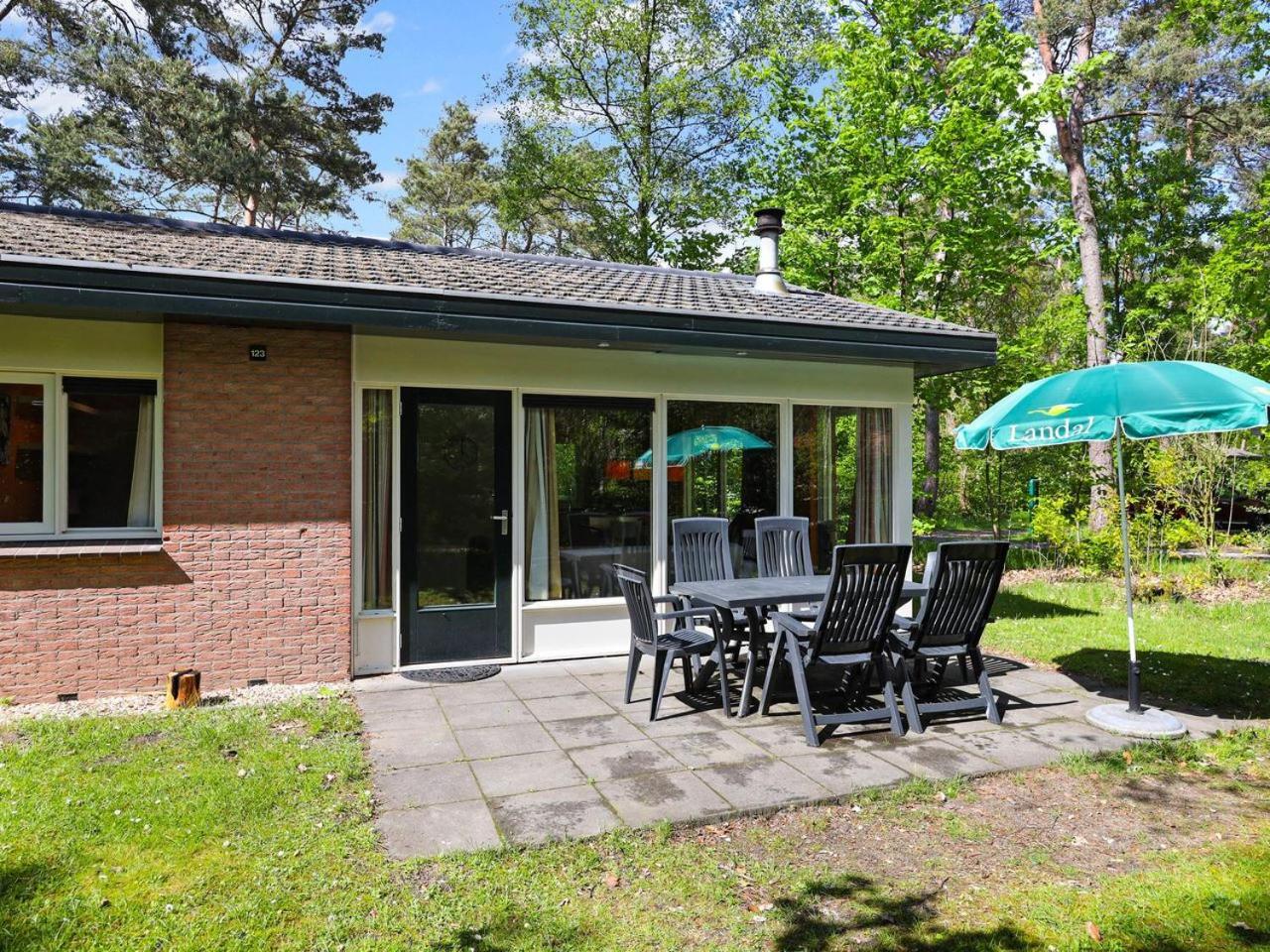 Comfort 6-Person Dog Bungalow In The Holiday Park Landal Heideheuvel Beekbergen Camera foto