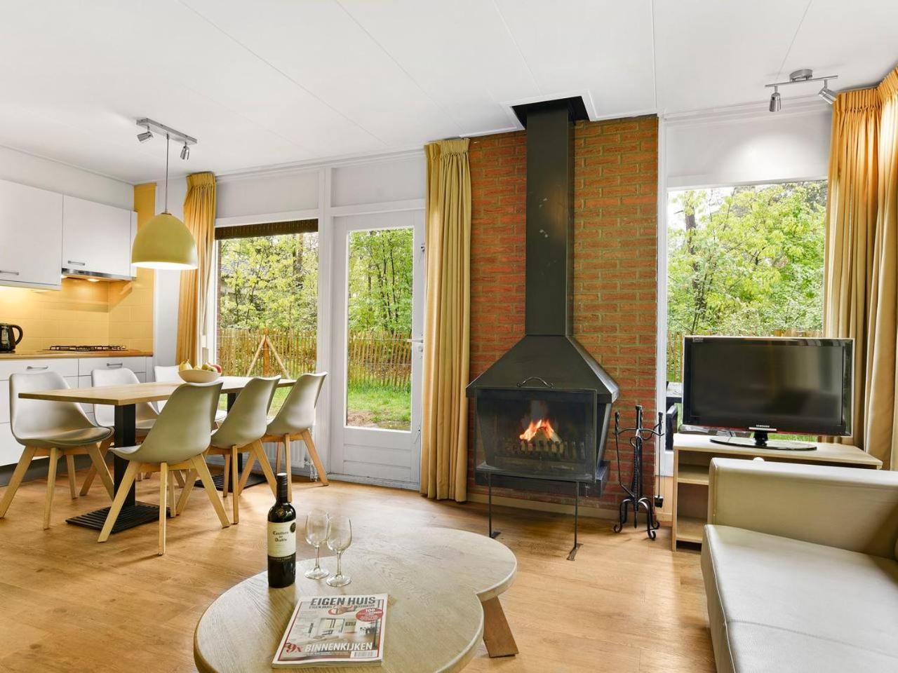 Comfort 6-Person Dog Bungalow In The Holiday Park Landal Heideheuvel Beekbergen Esterno foto