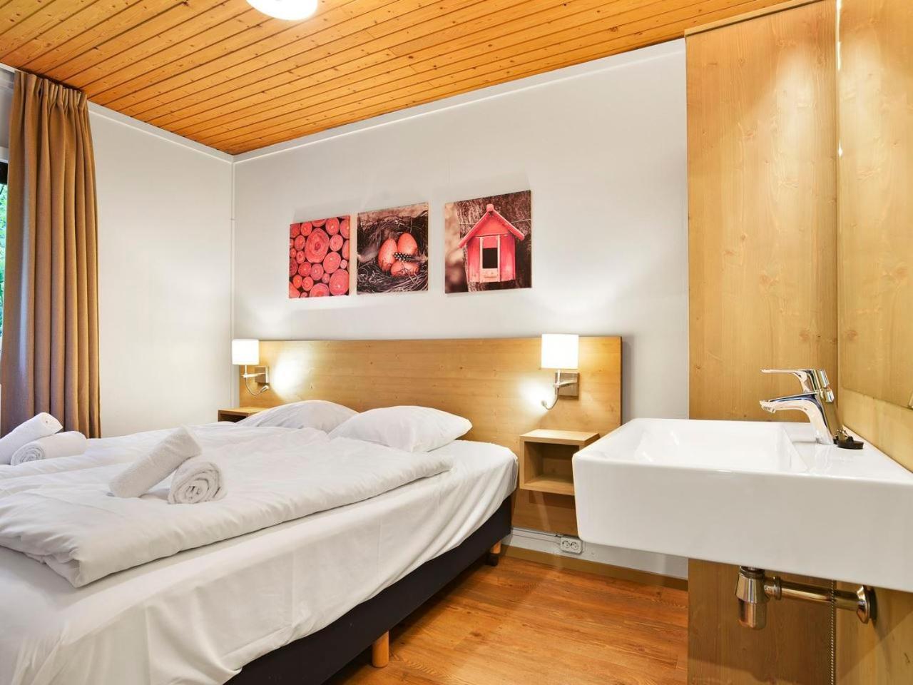Comfort 6-Person Dog Bungalow In The Holiday Park Landal Heideheuvel Beekbergen Esterno foto
