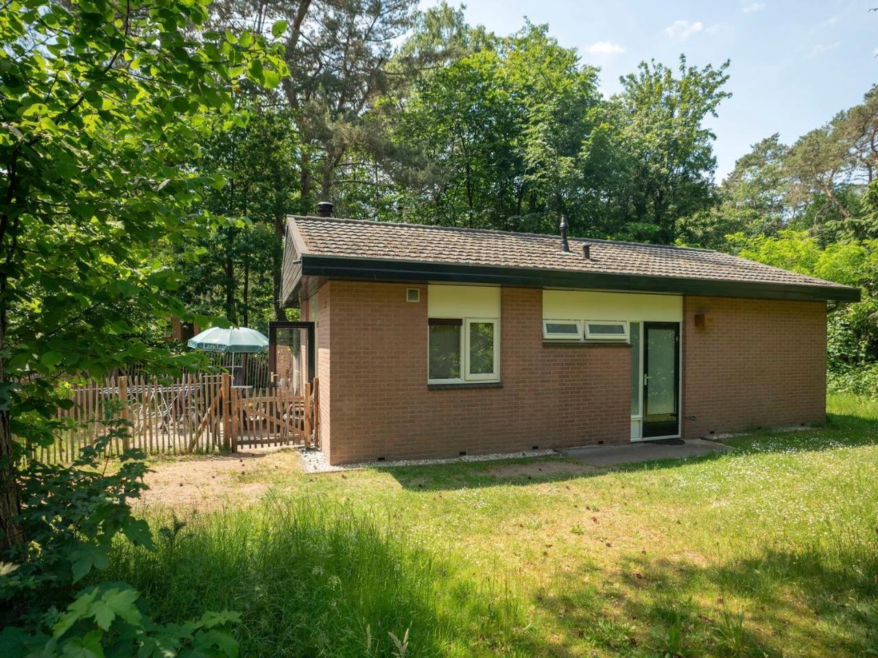 Comfort 6-Person Dog Bungalow In The Holiday Park Landal Heideheuvel Beekbergen Esterno foto