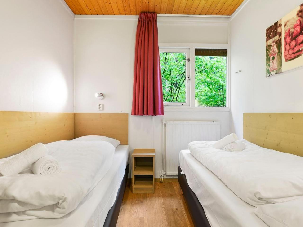 Comfort 6-Person Dog Bungalow In The Holiday Park Landal Heideheuvel Beekbergen Esterno foto