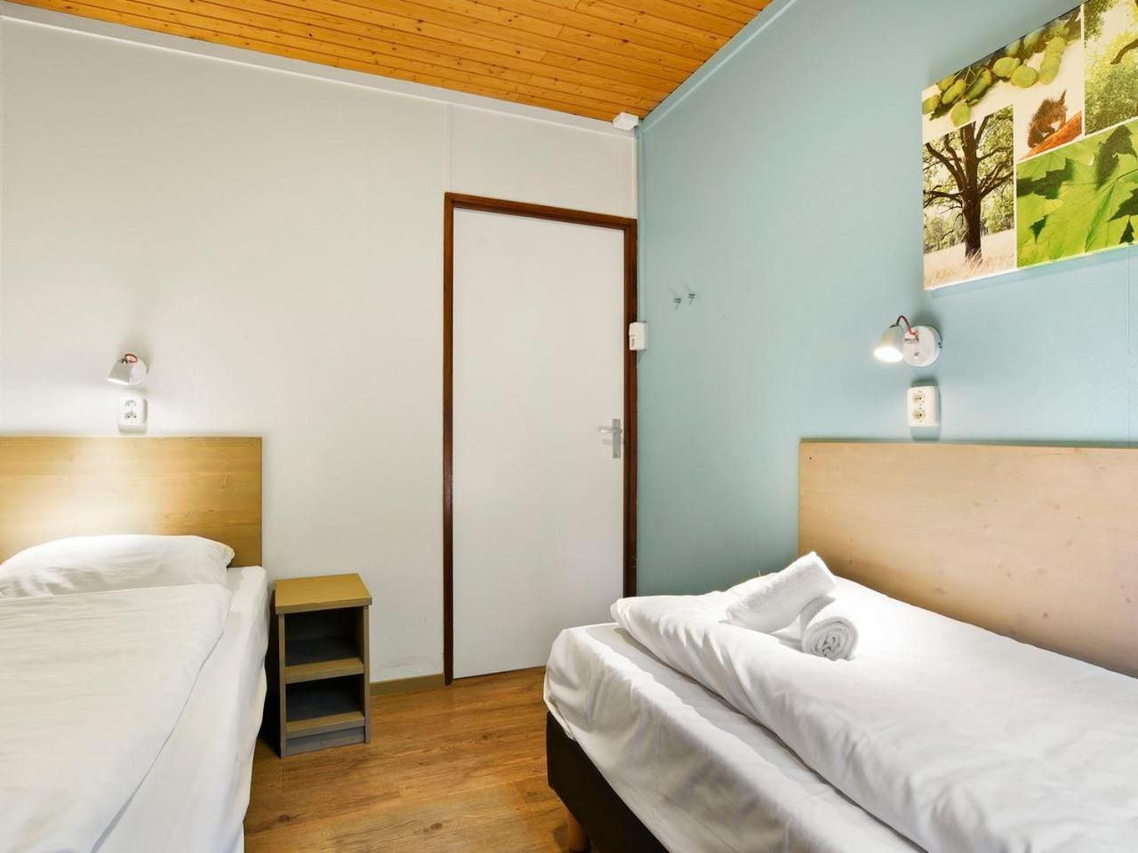 Comfort 6-Person Dog Bungalow In The Holiday Park Landal Heideheuvel Beekbergen Esterno foto