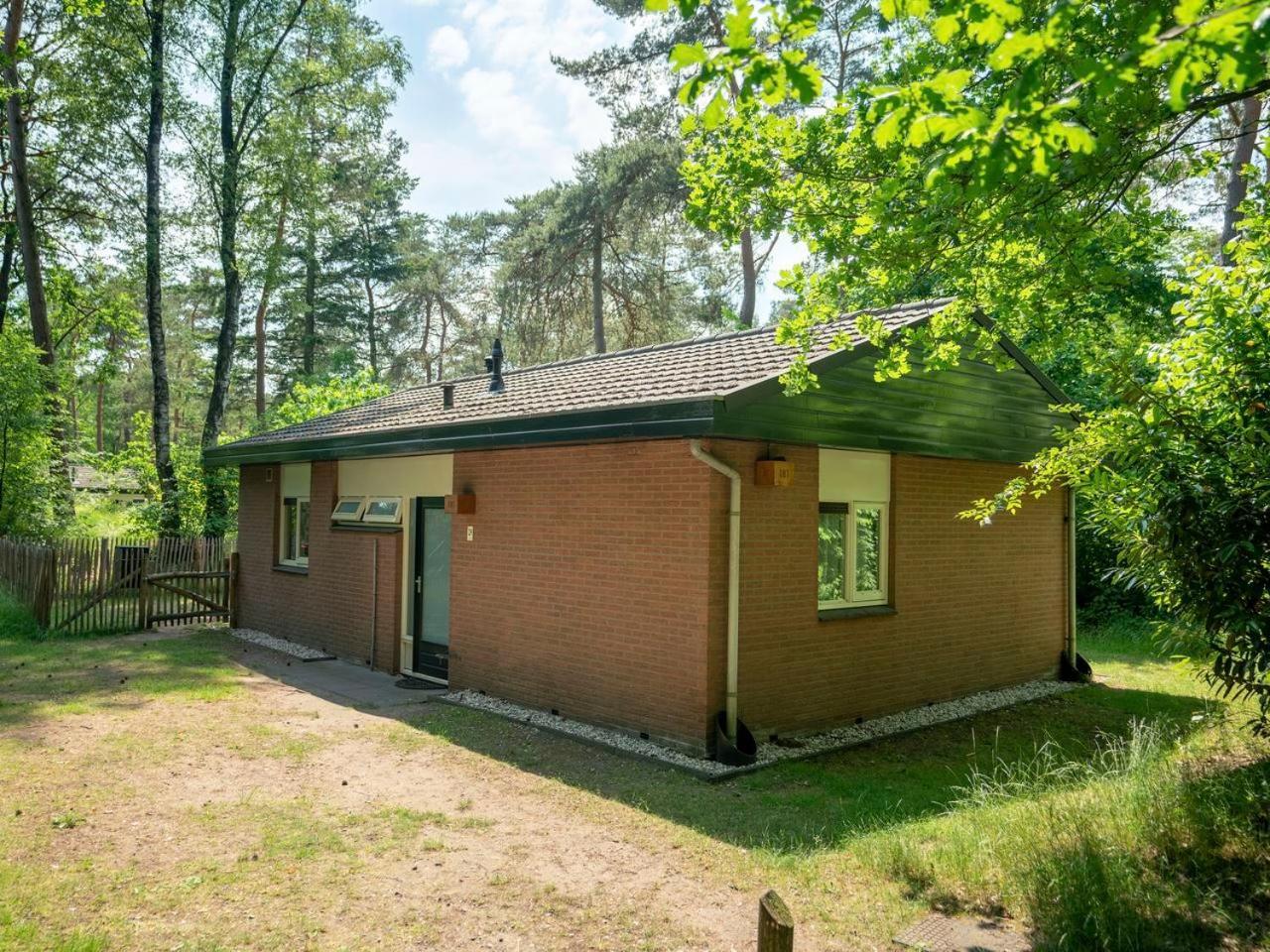 Comfort 6-Person Dog Bungalow In The Holiday Park Landal Heideheuvel Beekbergen Esterno foto