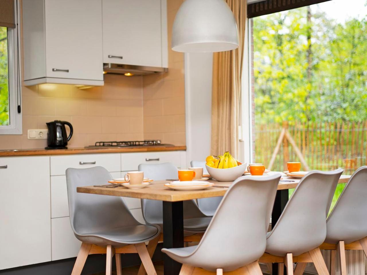 Comfort 6-Person Dog Bungalow In The Holiday Park Landal Heideheuvel Beekbergen Esterno foto