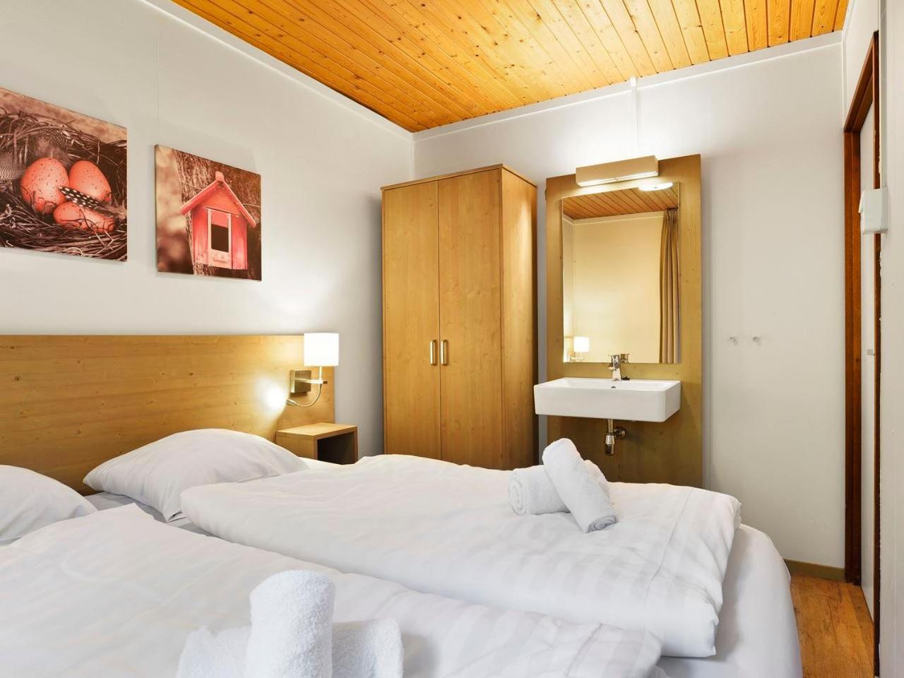 Comfort 6-Person Dog Bungalow In The Holiday Park Landal Heideheuvel Beekbergen Esterno foto